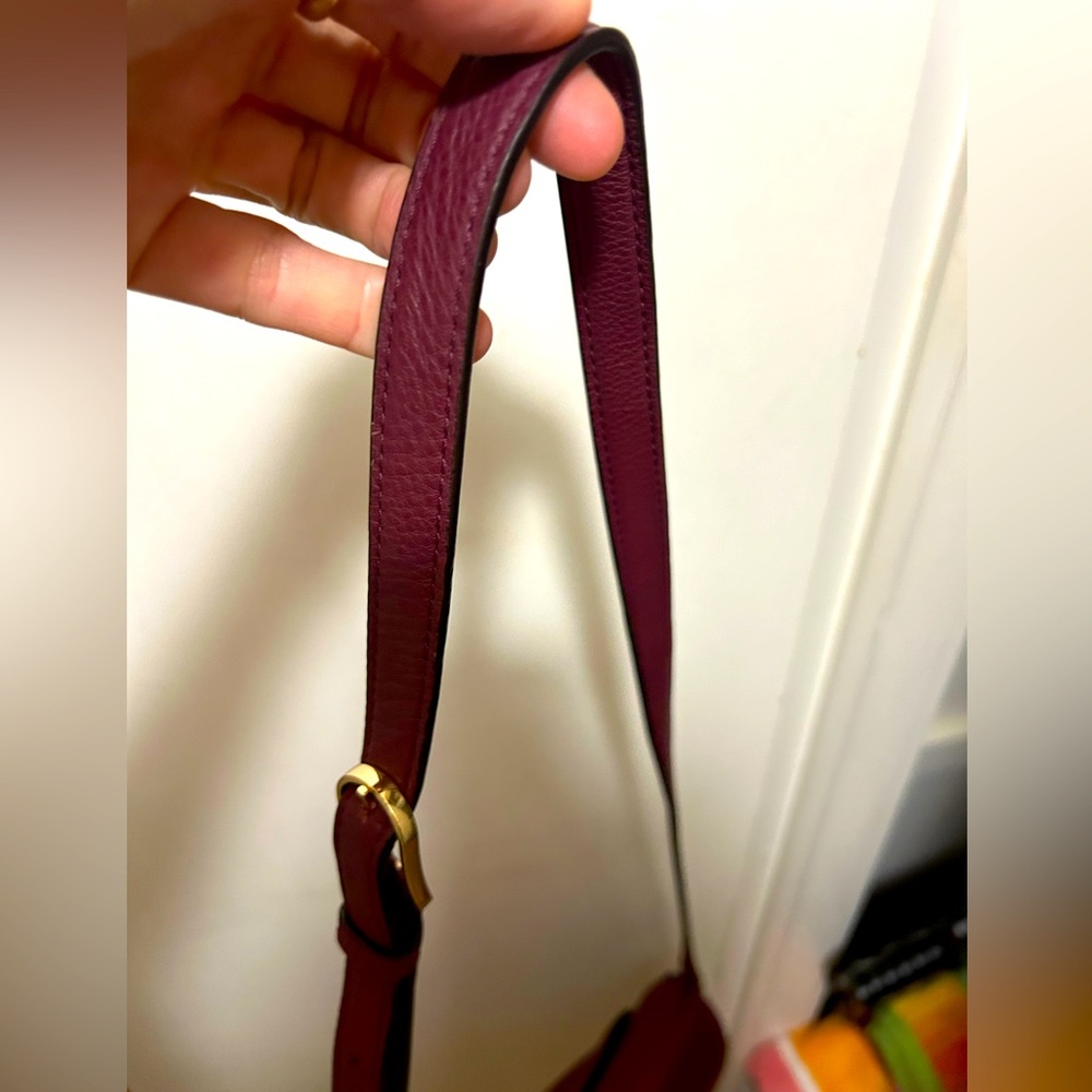 A beautiful burgundy/maroon Tory Burch cross body purse. - Picture 3 of 7